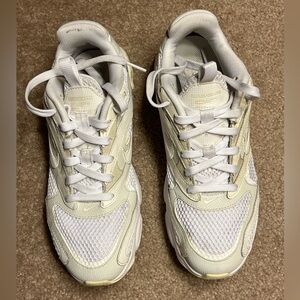 Nike Zoom Women’s Cream and White Athletic Shoes